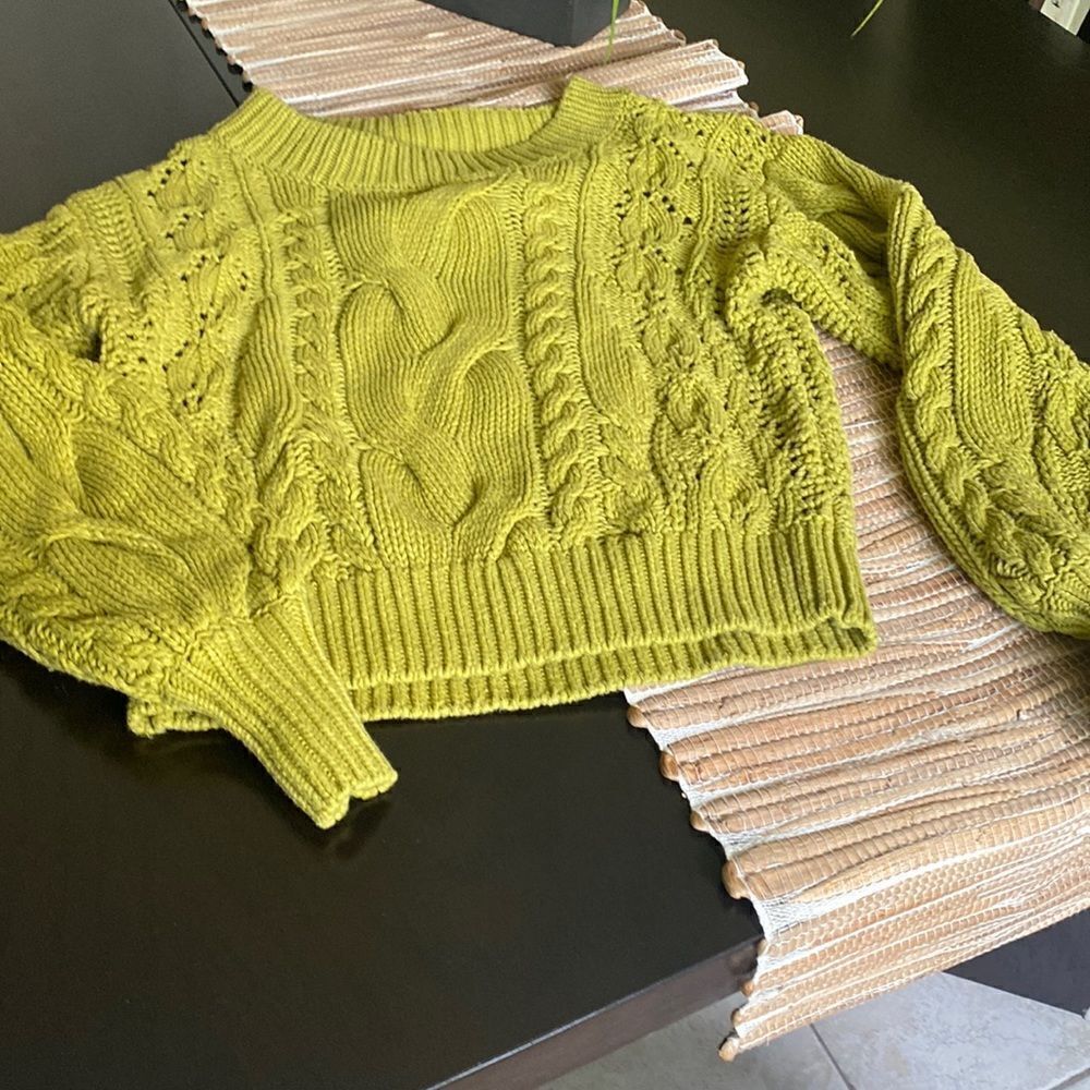 Euc Eva Mendez avocado colored cotton sweater size XS